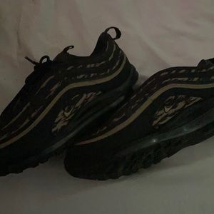 I am selling Air Max 97 they are a size 10